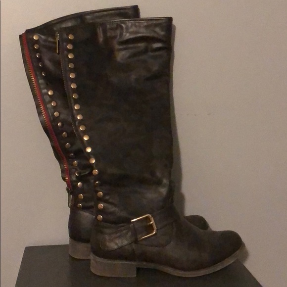 Boots - Picture 2 of 6